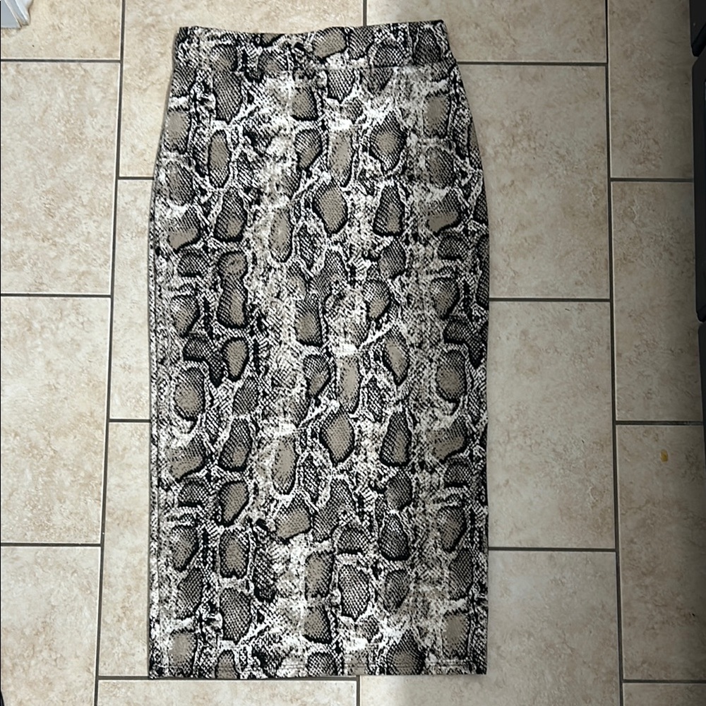 NWOT Snakeskin Print Pencil Skirt